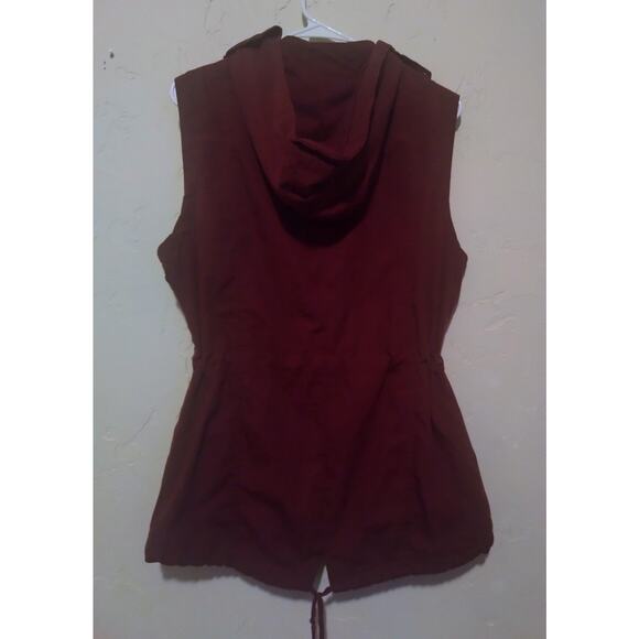 YMI Zip-up Vest - Picture 2 of 6